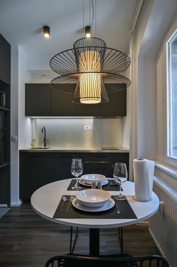 Apartament Strict *