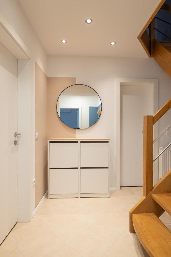 Strict Apartment *