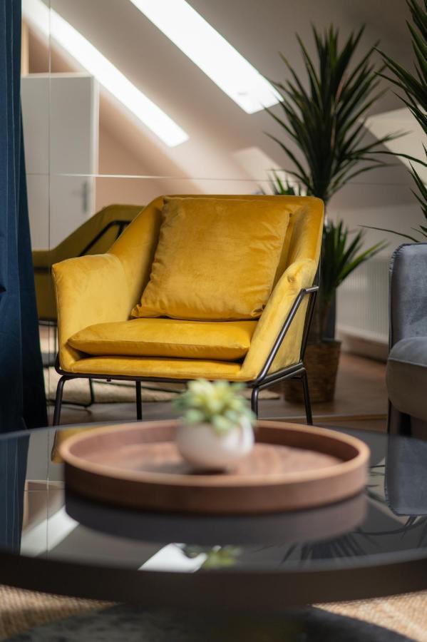 Strict Apartment *