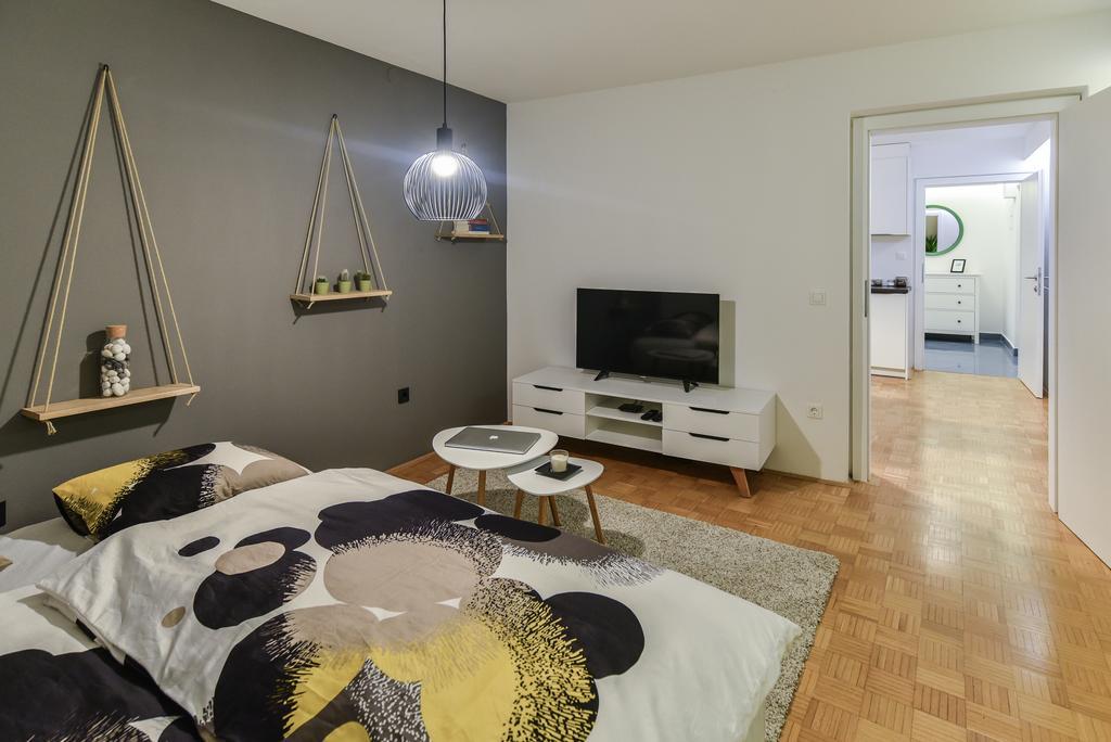 Strict Apartment *
