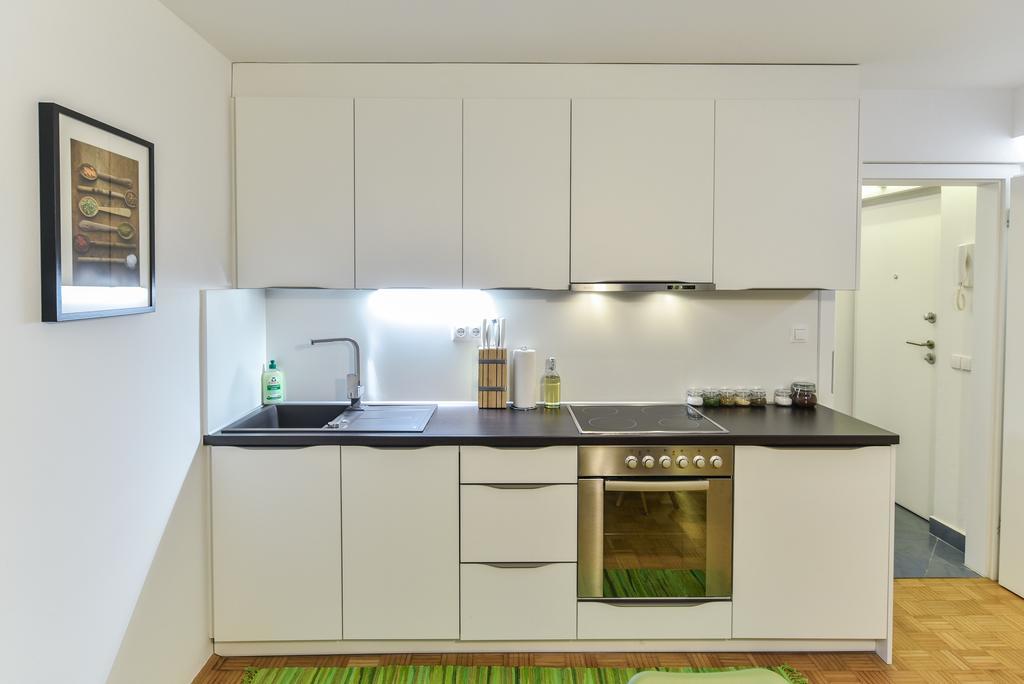 Apartment Strict *
