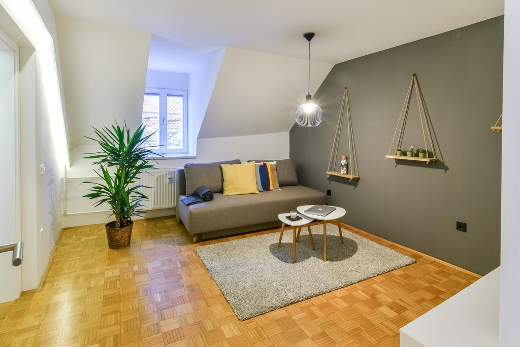 Strict Apartment *